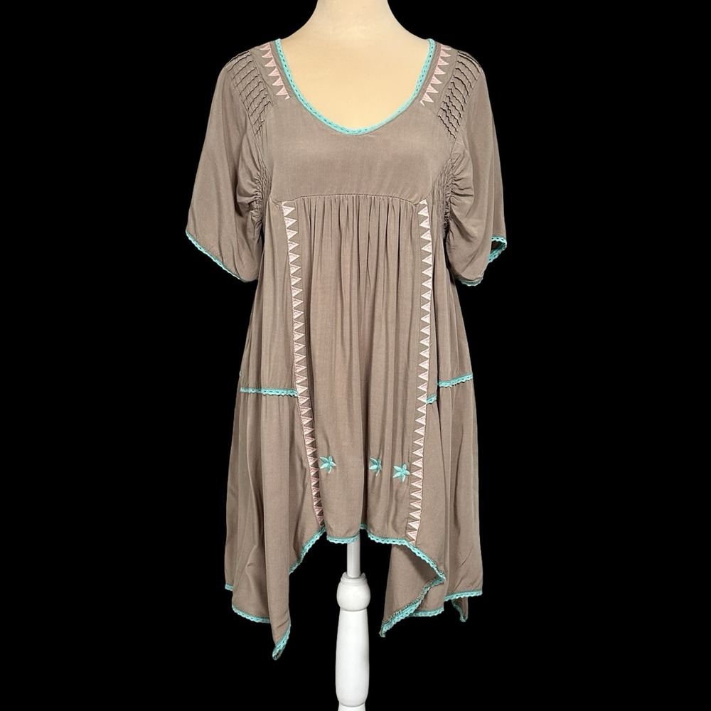 Umgee Taupe Boho Peasant Tunic Top Small‎ Embroidered Handkerchief Hem Relaxed